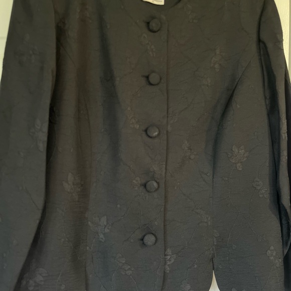 Leslie Fay Dresses & Skirts - Leslie Fay Black Top and Skirt Size 16
